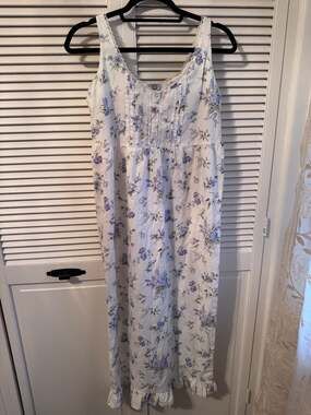 Vintage Laura Ashley 100% Cotton Floral Lace Trim Maxi Nightgown Dress